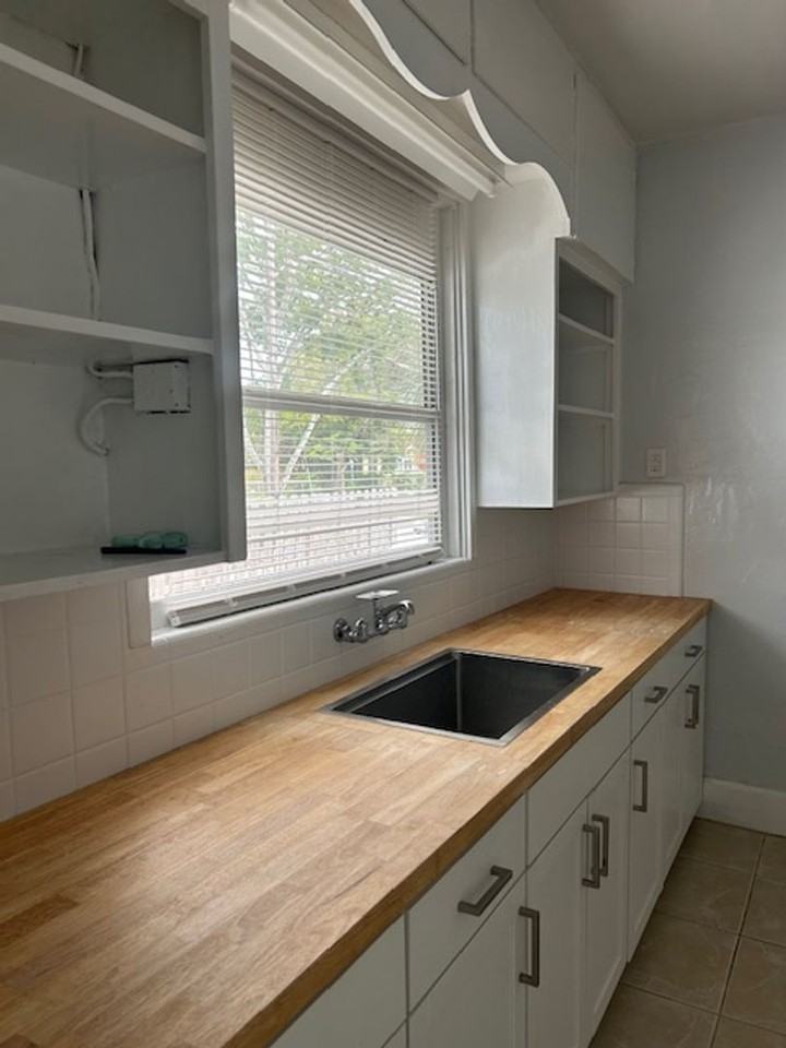 3411 Iris St N - Photo 4 of 13