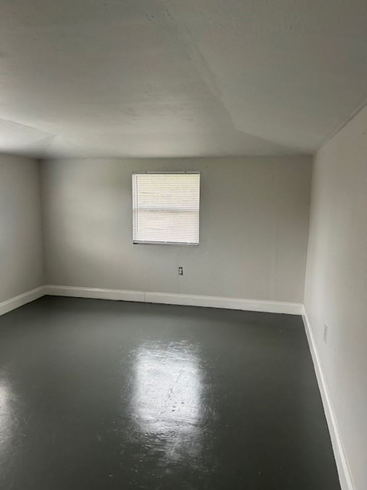 3411 Iris St N - Photo 5 of 13