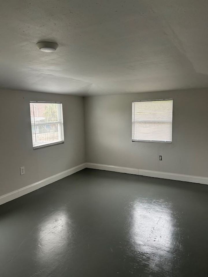 3411 Iris St N - Photo 7 of 13