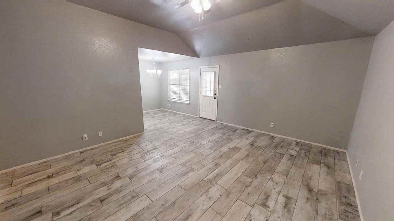 2606 Cross Timber Dr - Photo 3 of 22