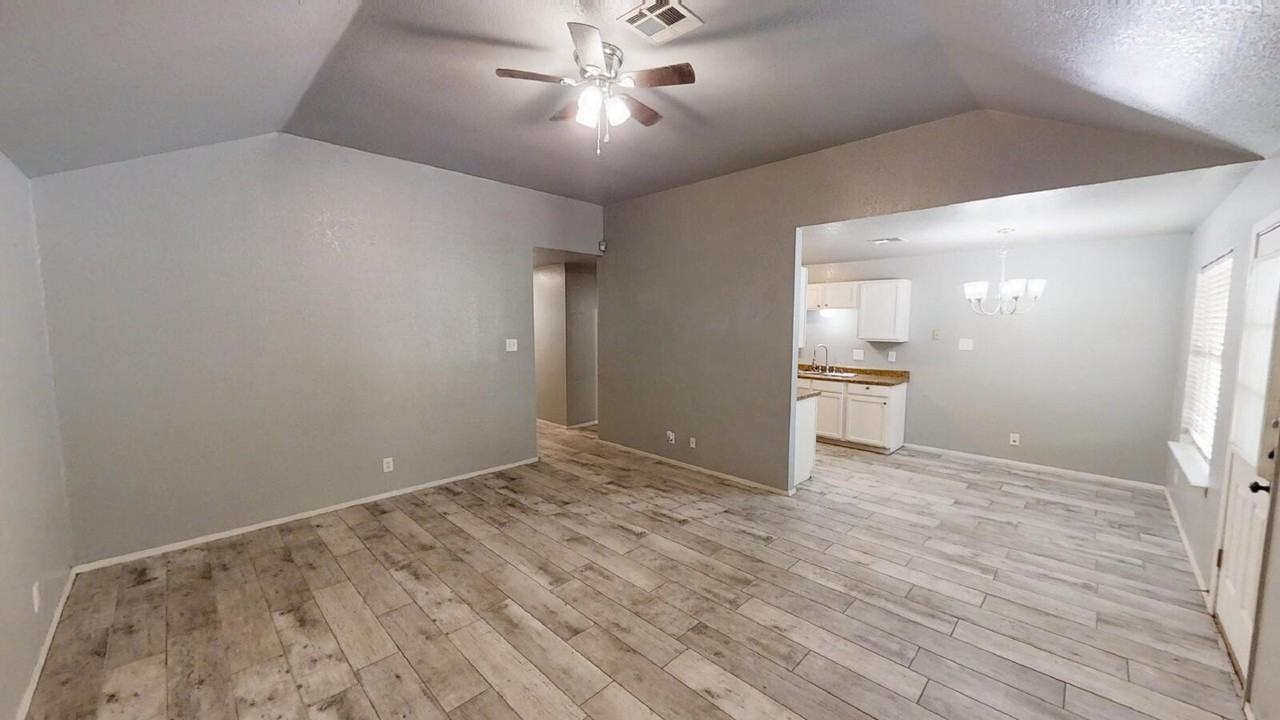 2606 Cross Timber Dr - Photo 4 of 22