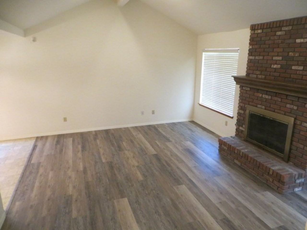 1197 E Muncie Ave - Photo 7 of 38