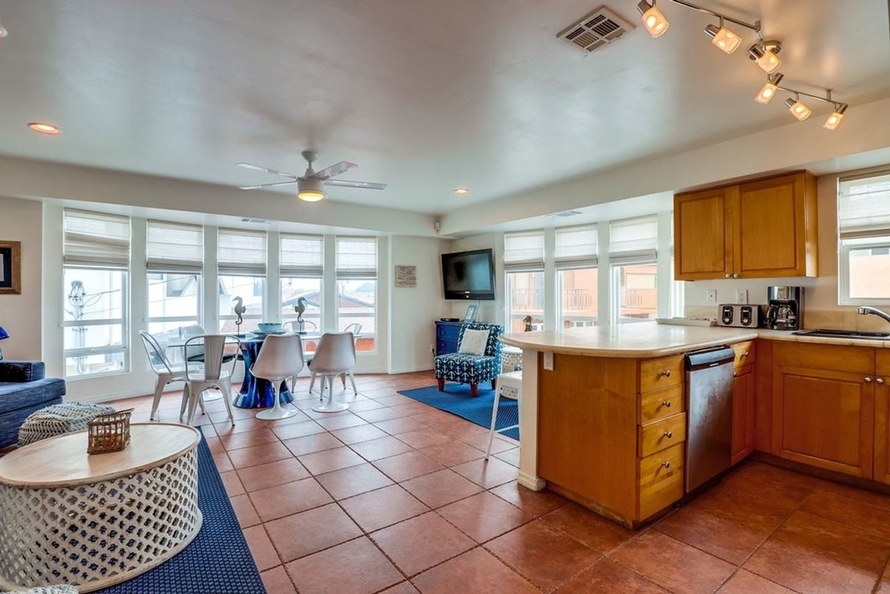 841 Avalon Ct - Photo 6 of 50