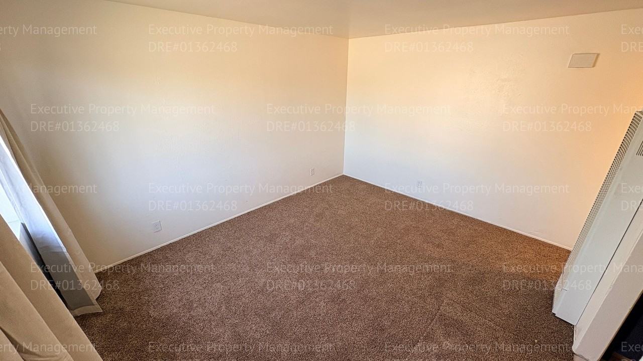 925 8th St - Photo 3 of 19