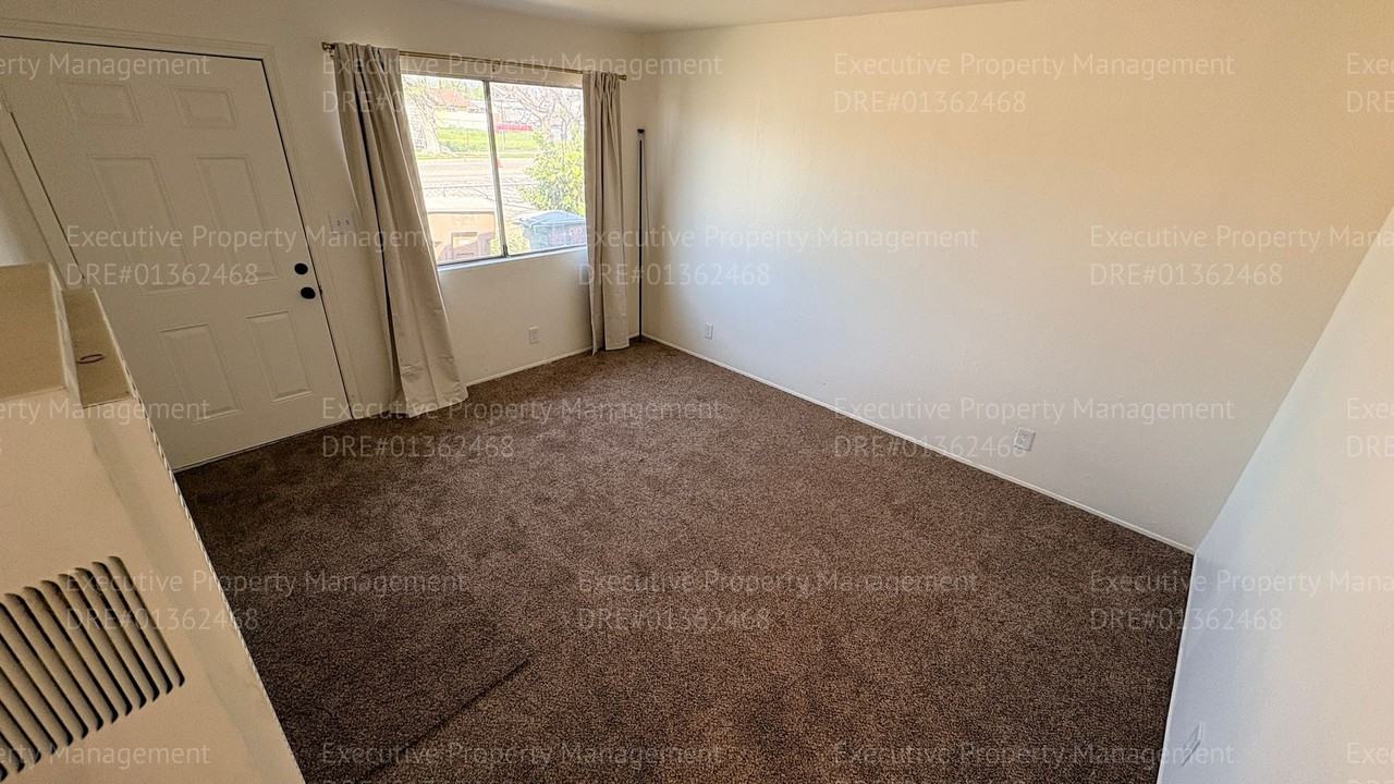 925 8th St - Photo 6 of 19