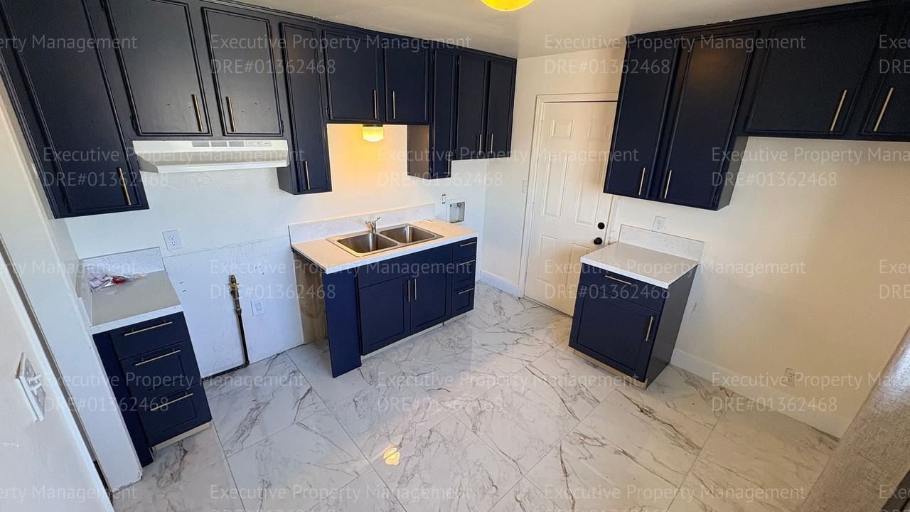 925 8th St - Photo 7 of 19