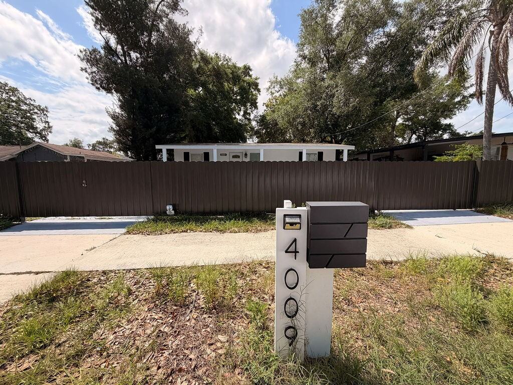 4009 Deleuil Ave - Photo 3 of 41