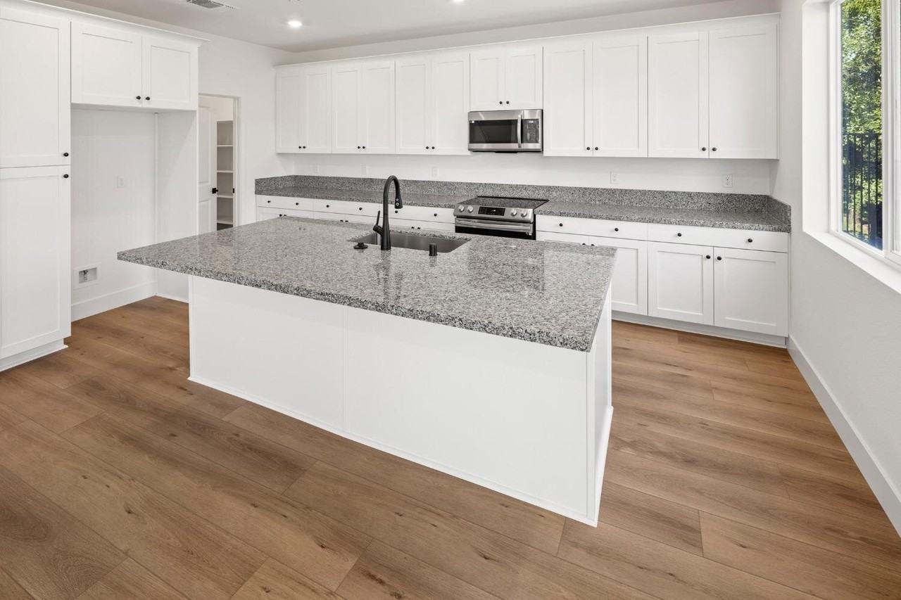 1001 Utah Dr - Photo 3 of 33