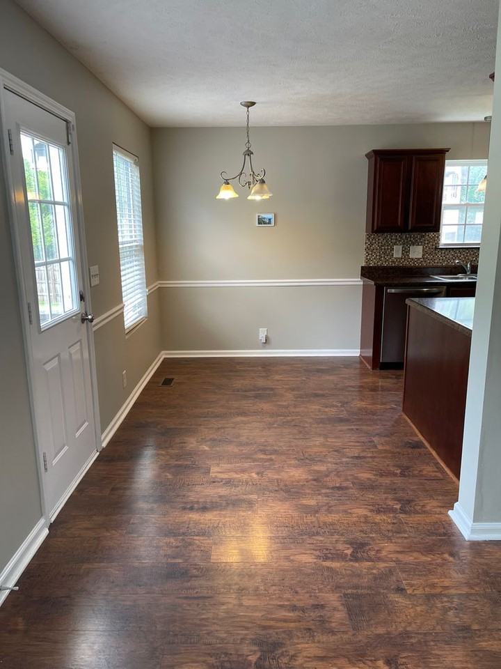 617 Niagra Ln - Photo 3 of 16