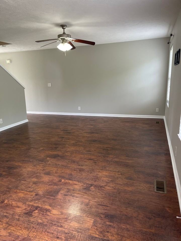 617 Niagra Ln - Photo 4 of 16