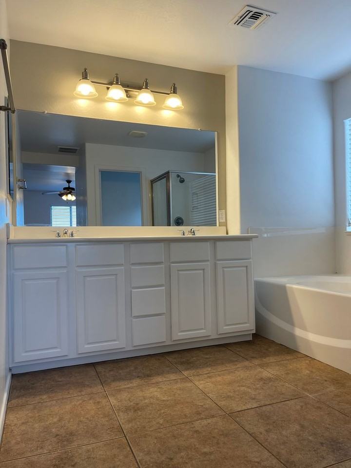 6933 S 9th Ave - Photo 7 of 38