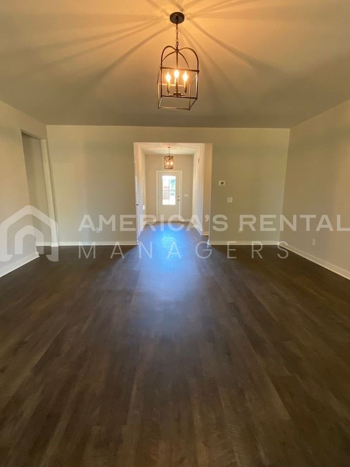 567 Andrew Dr - Photo 4 of 20