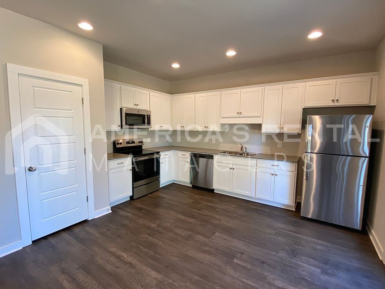 567 Andrew Dr - Photo 5 of 20