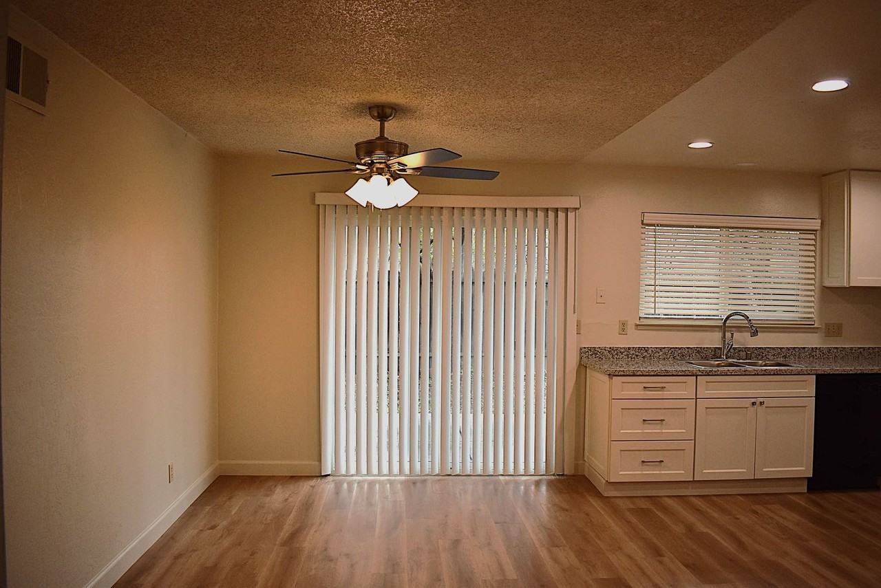 494 Edwin Dr - Photo 3 of 16