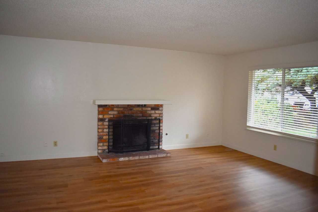 494 Edwin Dr - Photo 4 of 16