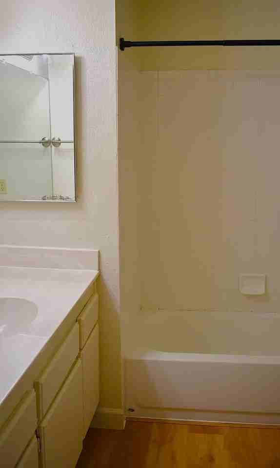 494 Edwin Dr - Photo 6 of 16