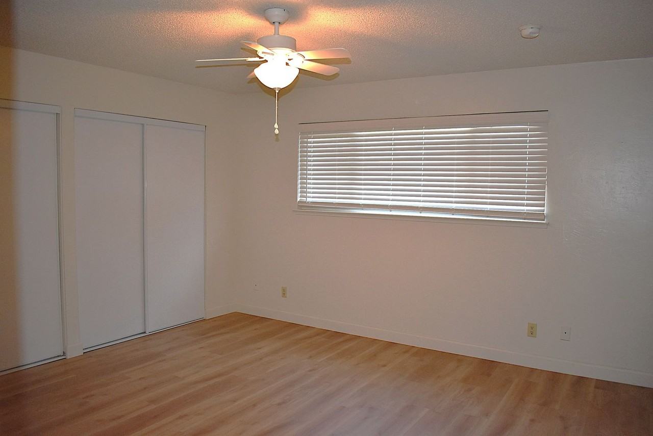 494 Edwin Dr - Photo 7 of 16