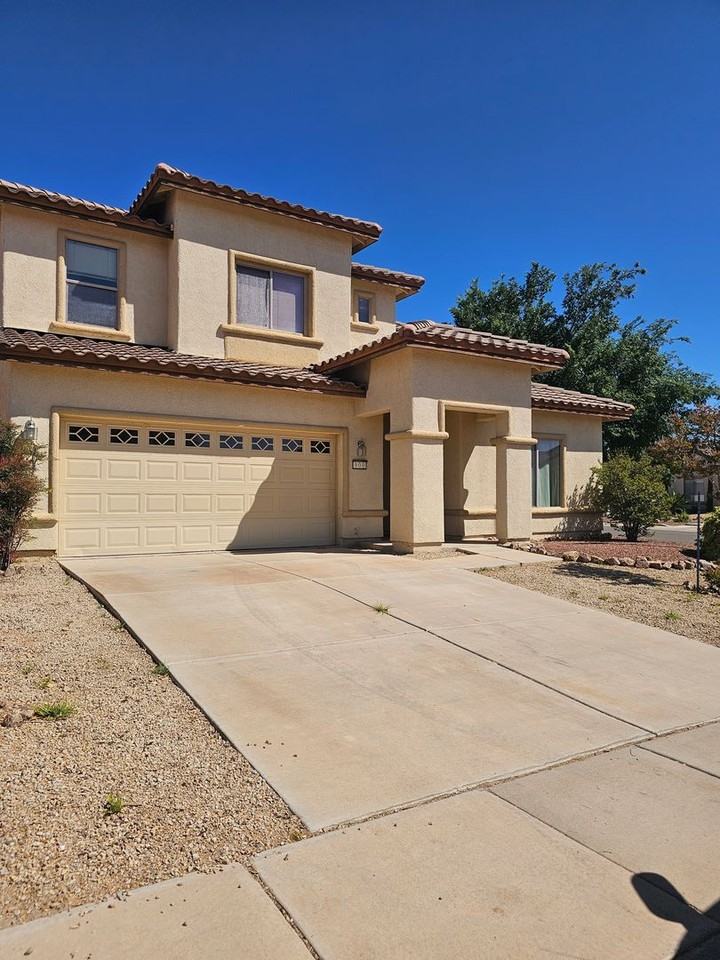 900 Estancia Dr