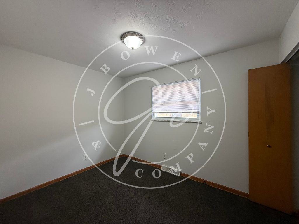 5836 Curson Dr - Photo 5 of 12