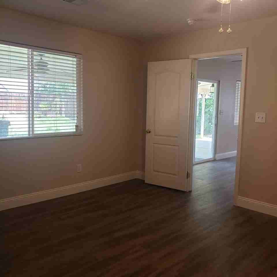 11808 Cedar Bluff Ave - Photo 5 of 11