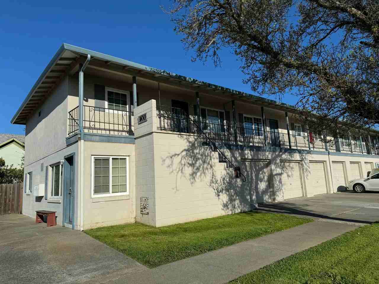 900 Ohio St #B - Photo 2 of 2