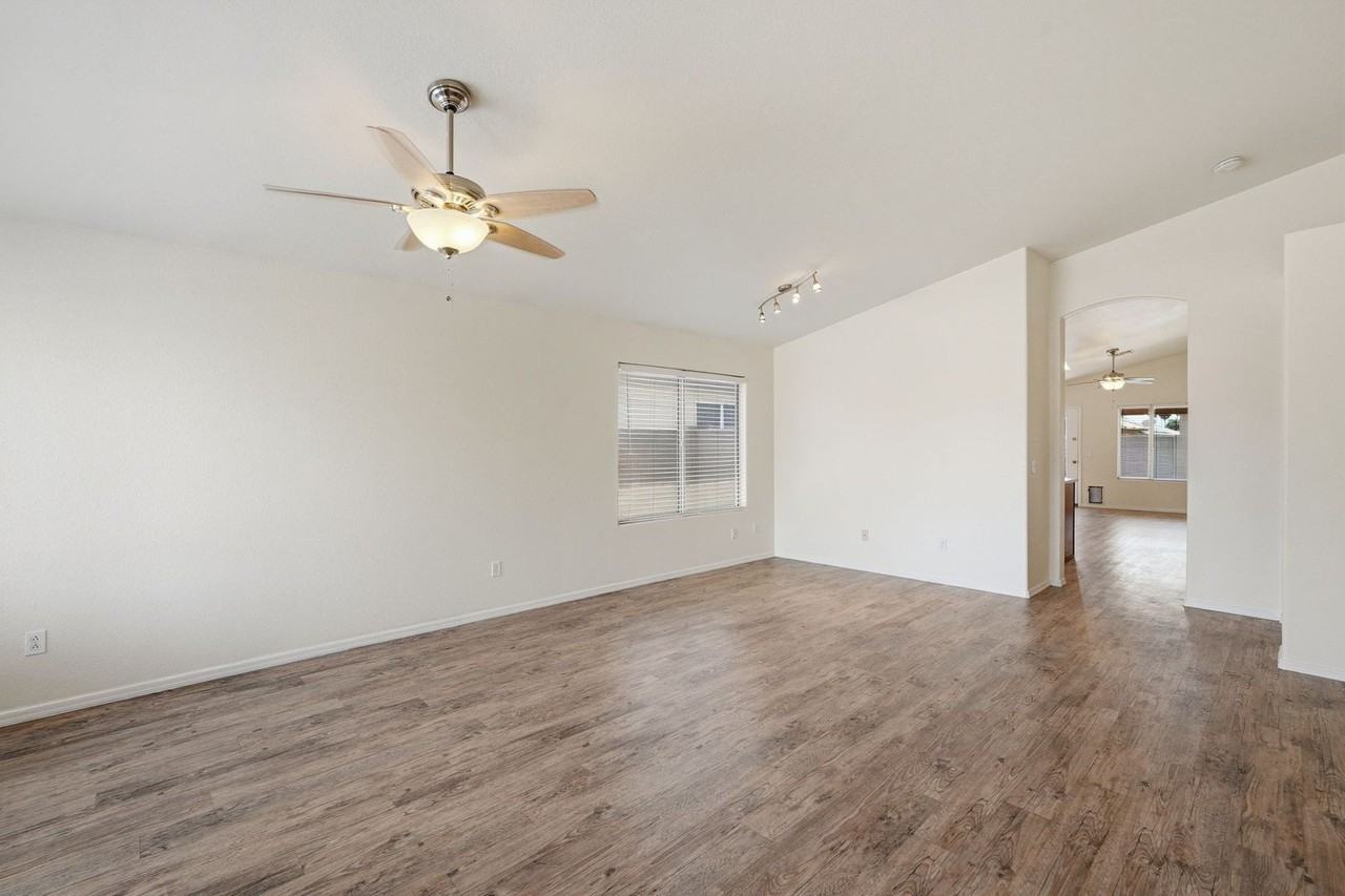 8621 W Shaw Butte Dr - Photo 6 of 35