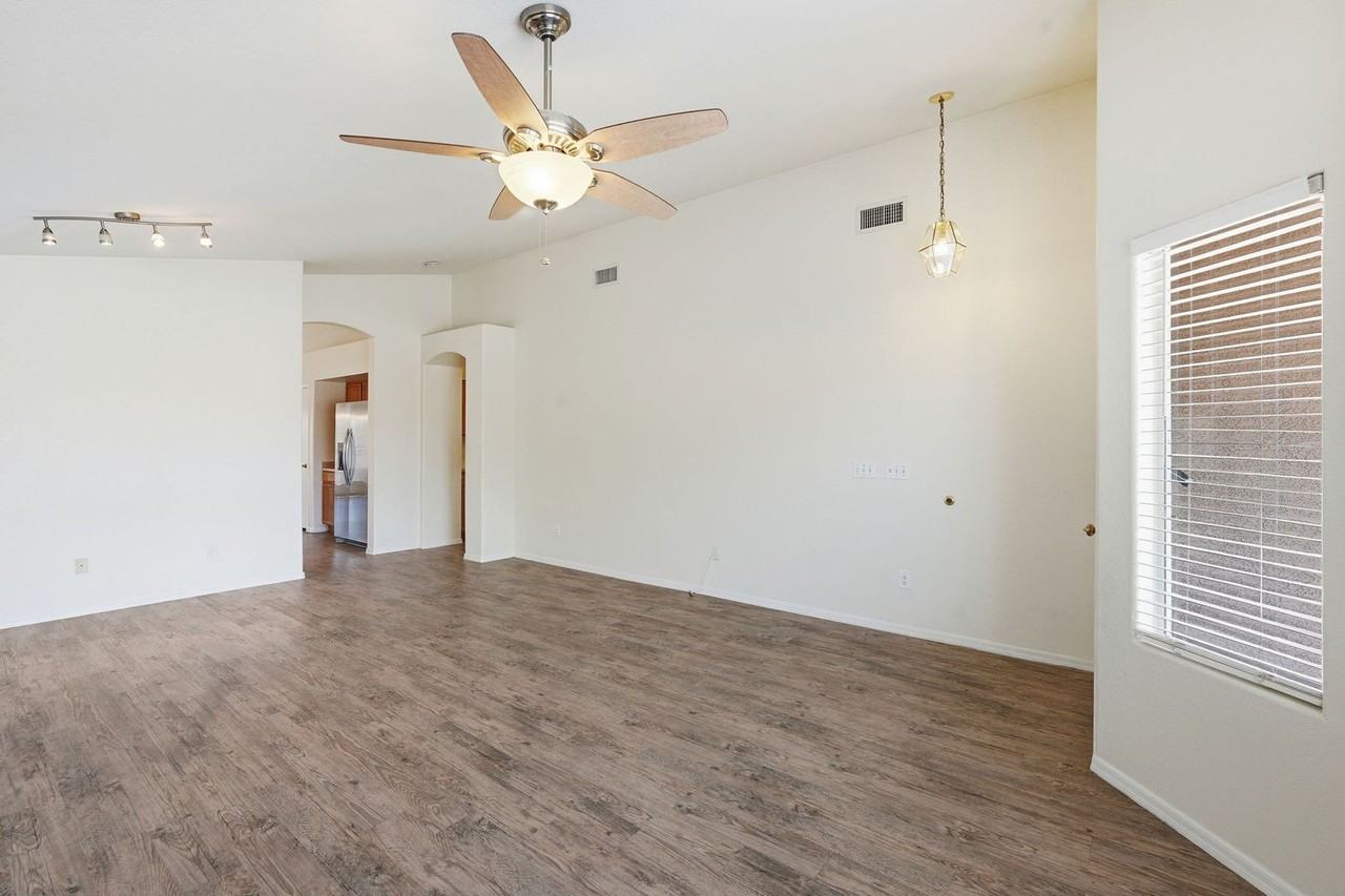 8621 W Shaw Butte Dr - Photo 7 of 35