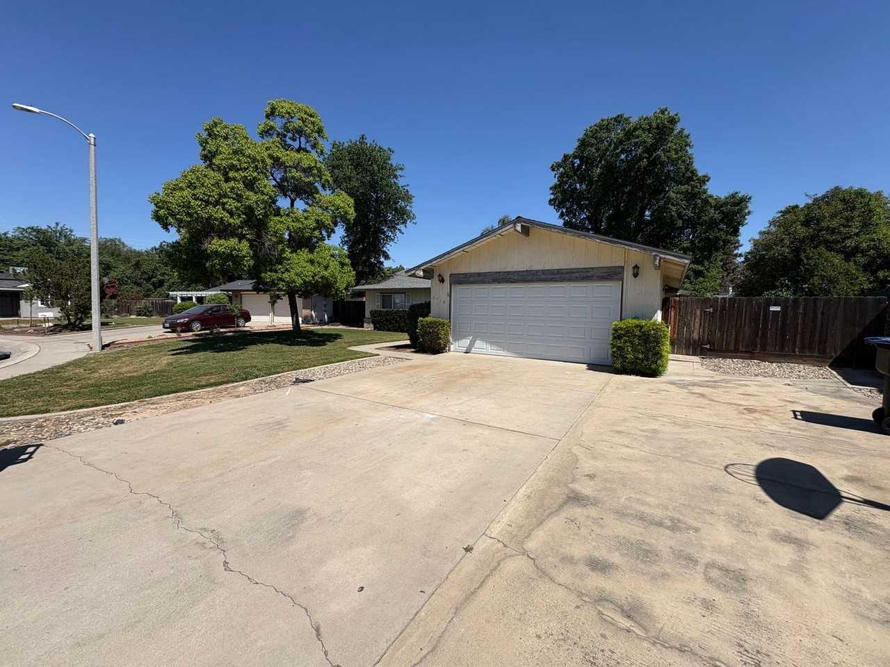 2110 S Jacob St - Photo 2 of 35