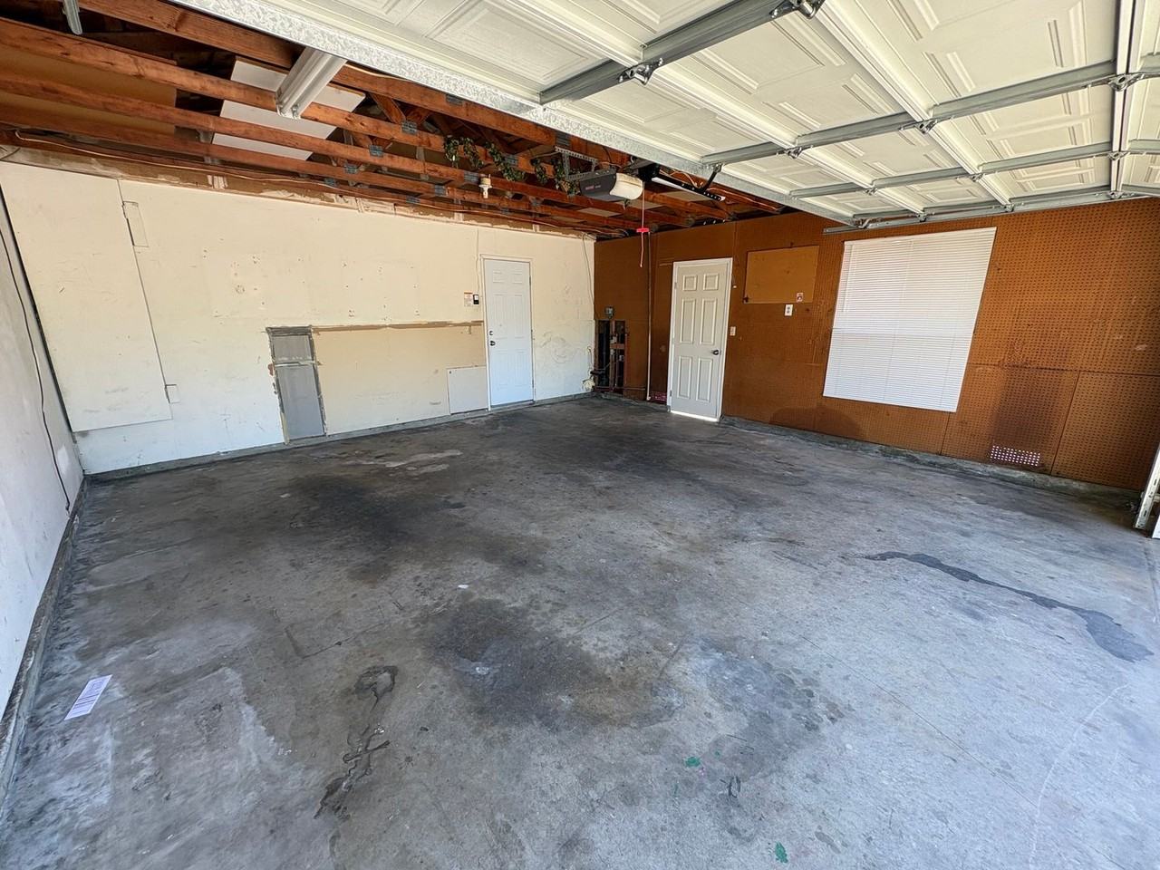 2110 S Jacob St - Photo 3 of 35