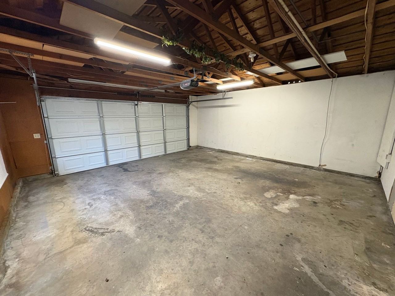 2110 S Jacob St - Photo 4 of 35