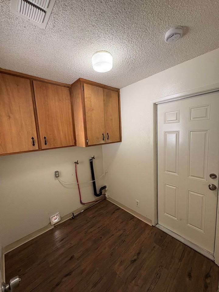 2110 S Jacob St - Photo 5 of 35