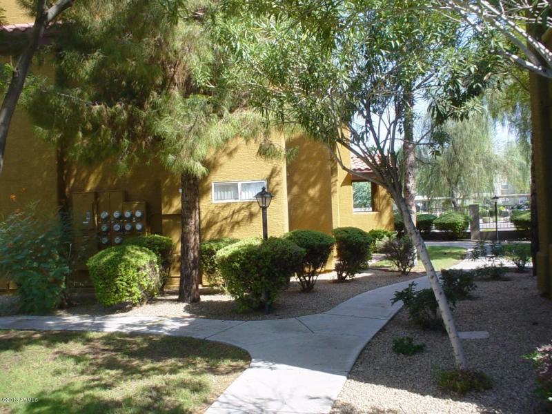 2929 W Yorkshire Dr - Photo 3 of 18