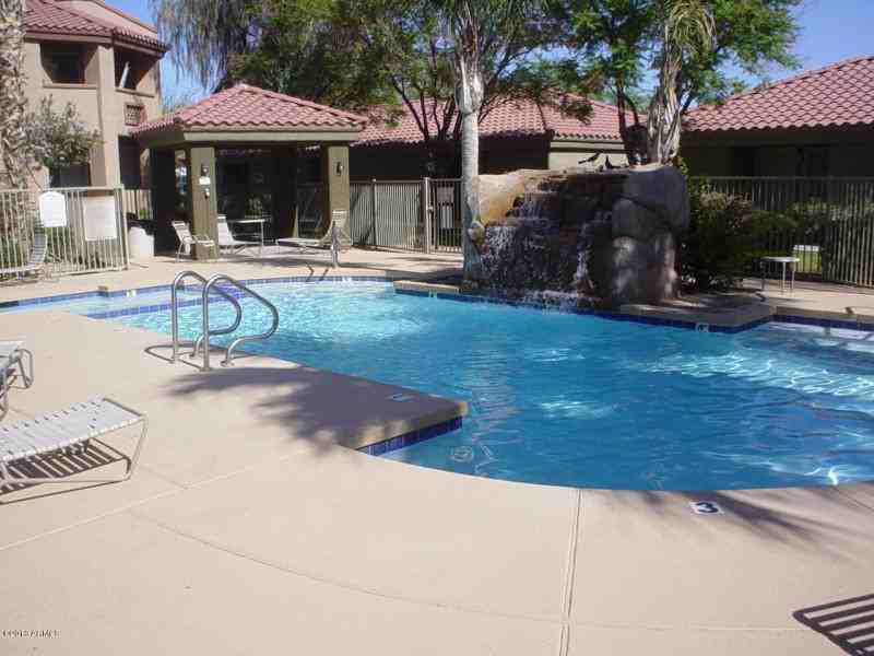 2929 W Yorkshire Dr - Photo 4 of 18