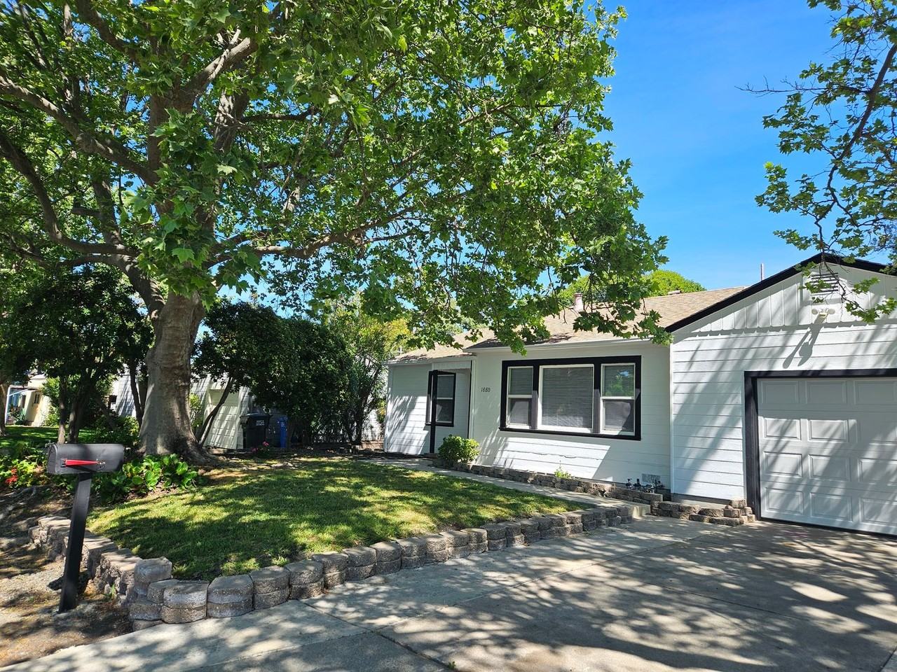 1880 San Vincente Dr - Photo 2 of 29