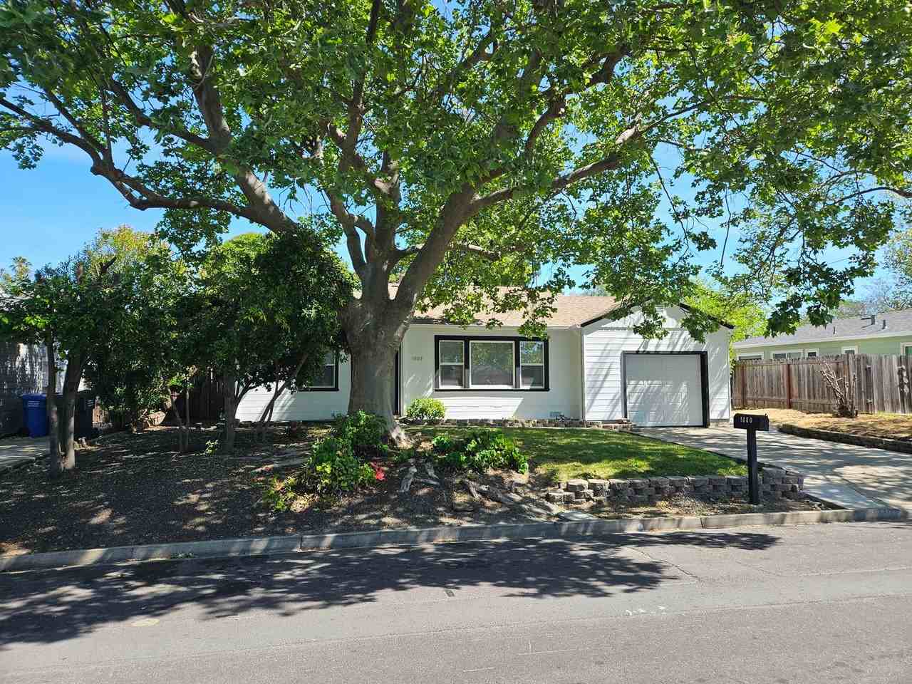 1880 San Vincente Dr - Photo 3 of 29