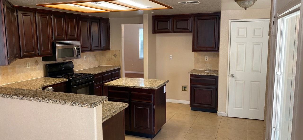 15626 Granada Dr - Photo 6 of 9