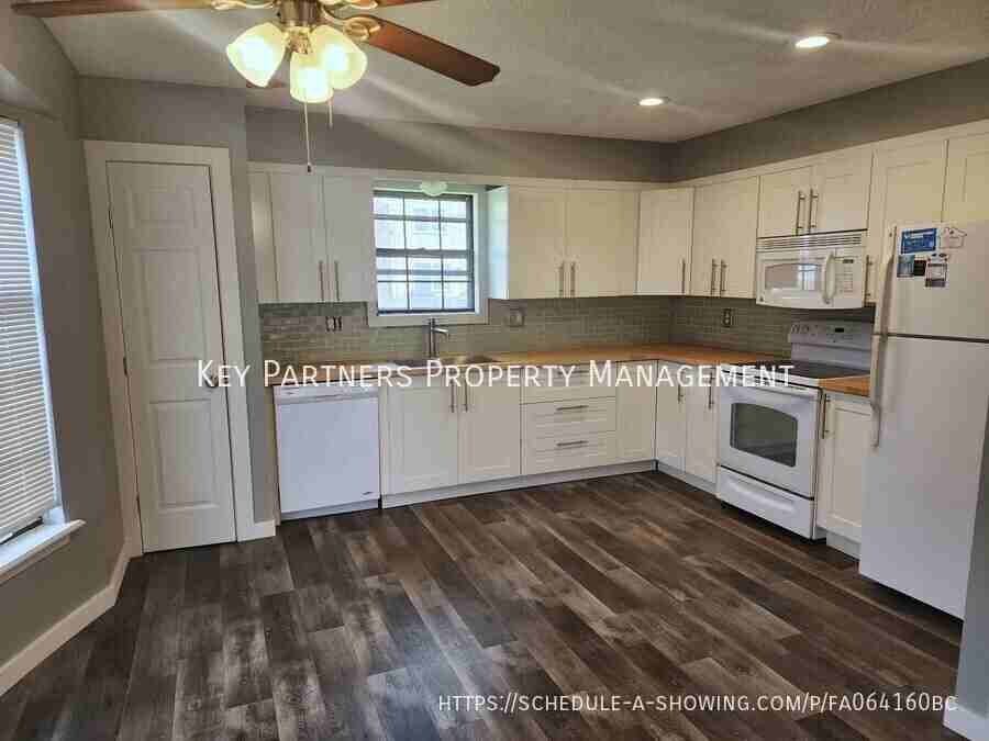 9110 W 102nd St - Photo 3 of 12