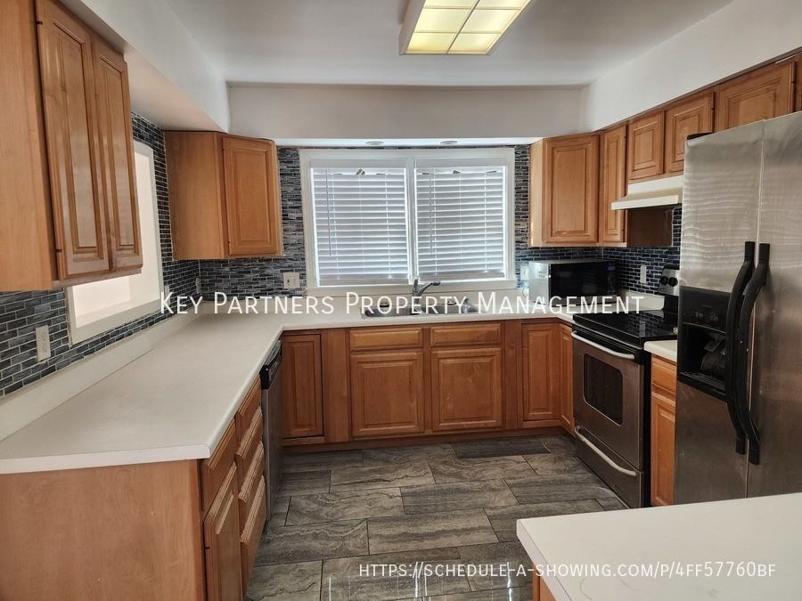 318 E 68th St - Photo 4 of 18