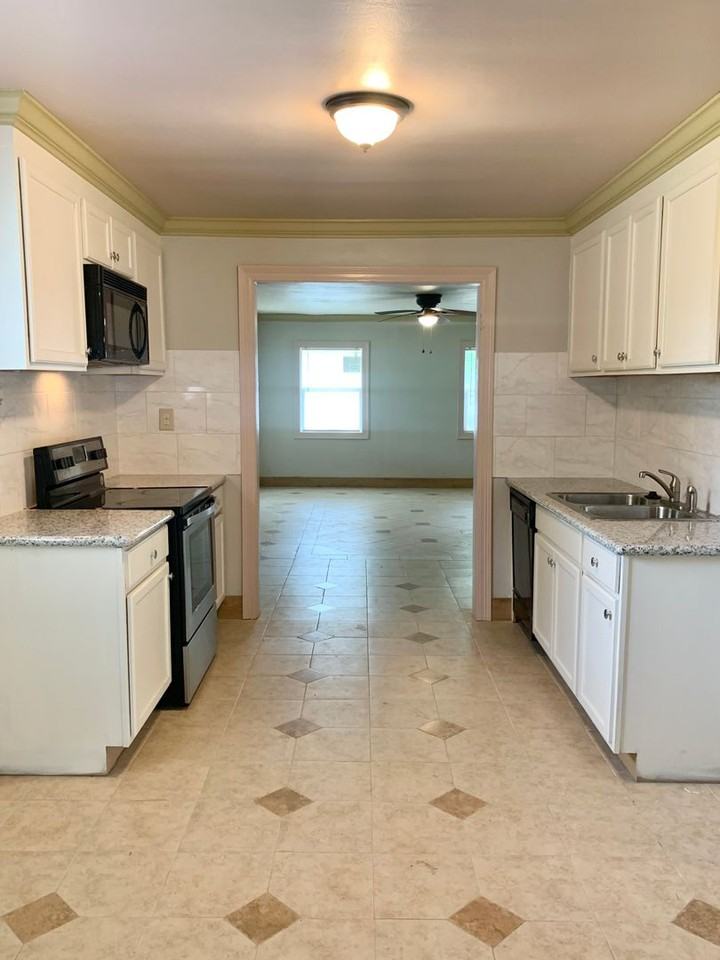 5255 Astoria Dr - Photo 2 of 15