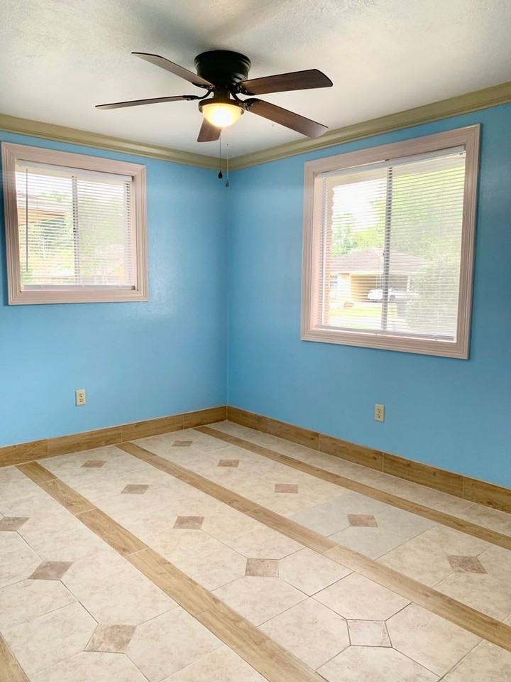 5255 Astoria Dr - Photo 7 of 15