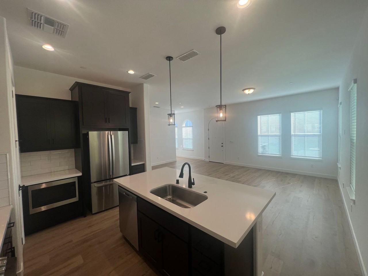 3299 Ronald Reagan Way - Photo 6 of 28