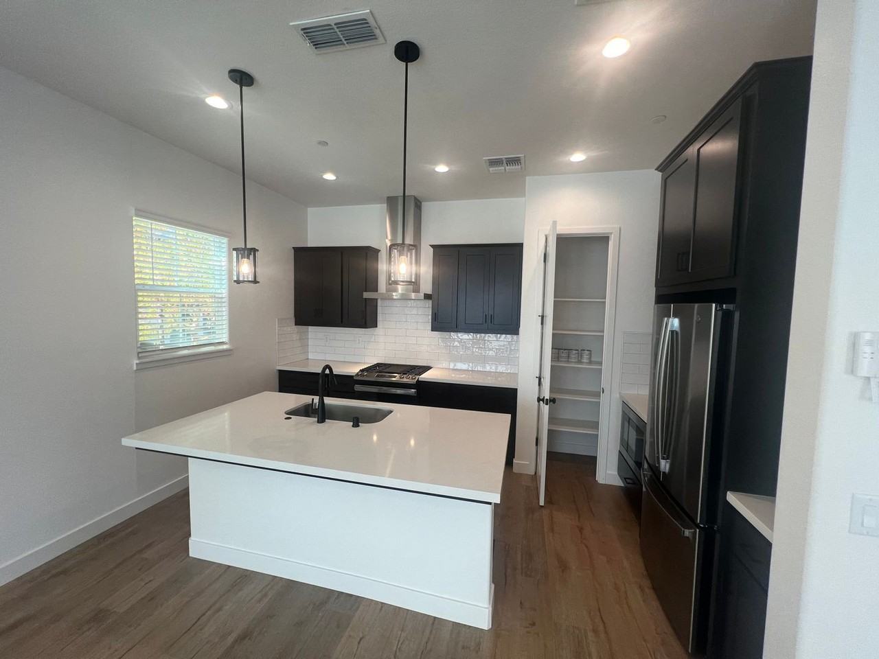 3299 Ronald Reagan Way - Photo 7 of 28