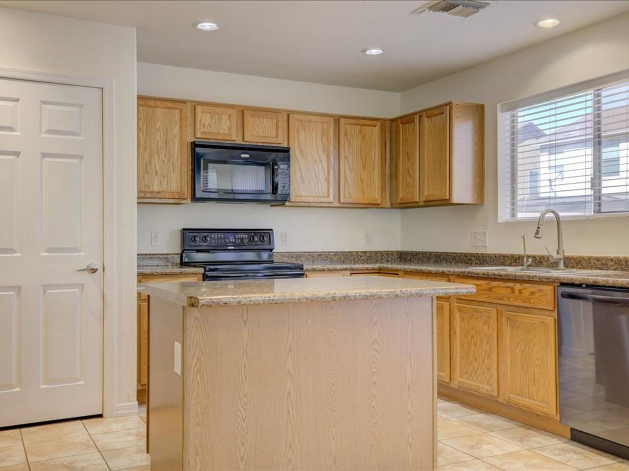 7047 S Blueeyes Dr - Photo 7 of 26