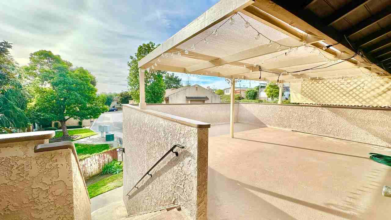 328 Ivy Ter - Photo 2 of 37