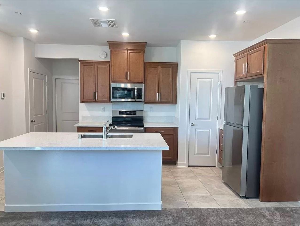 5301 E Commerce Way - Photo 3 of 12