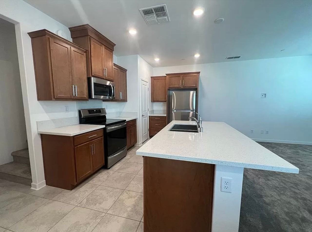 5301 E Commerce Way - Photo 4 of 12