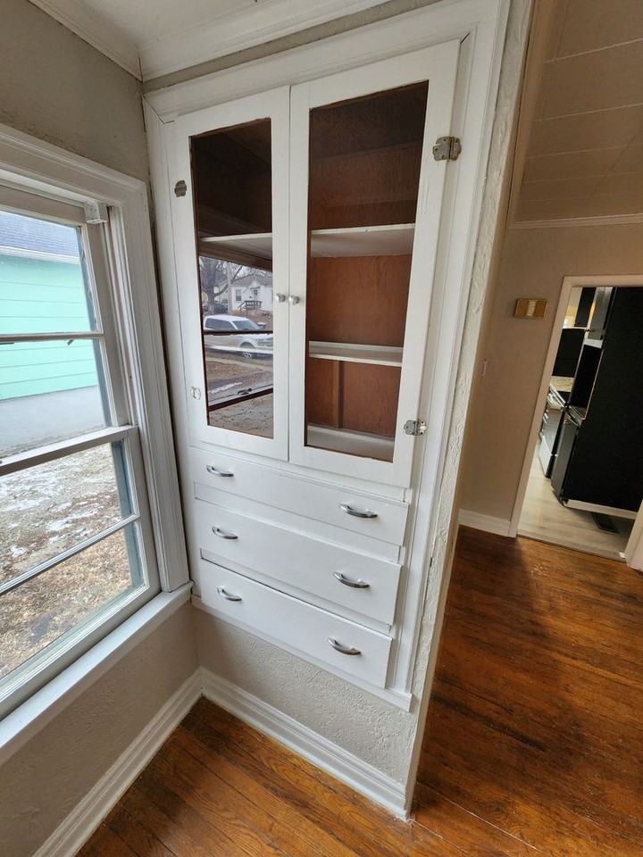 427 S Newton Ave - Photo 6 of 41