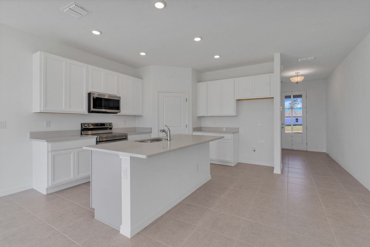 1415 Sterling Pointe Dr - Photo 3 of 38