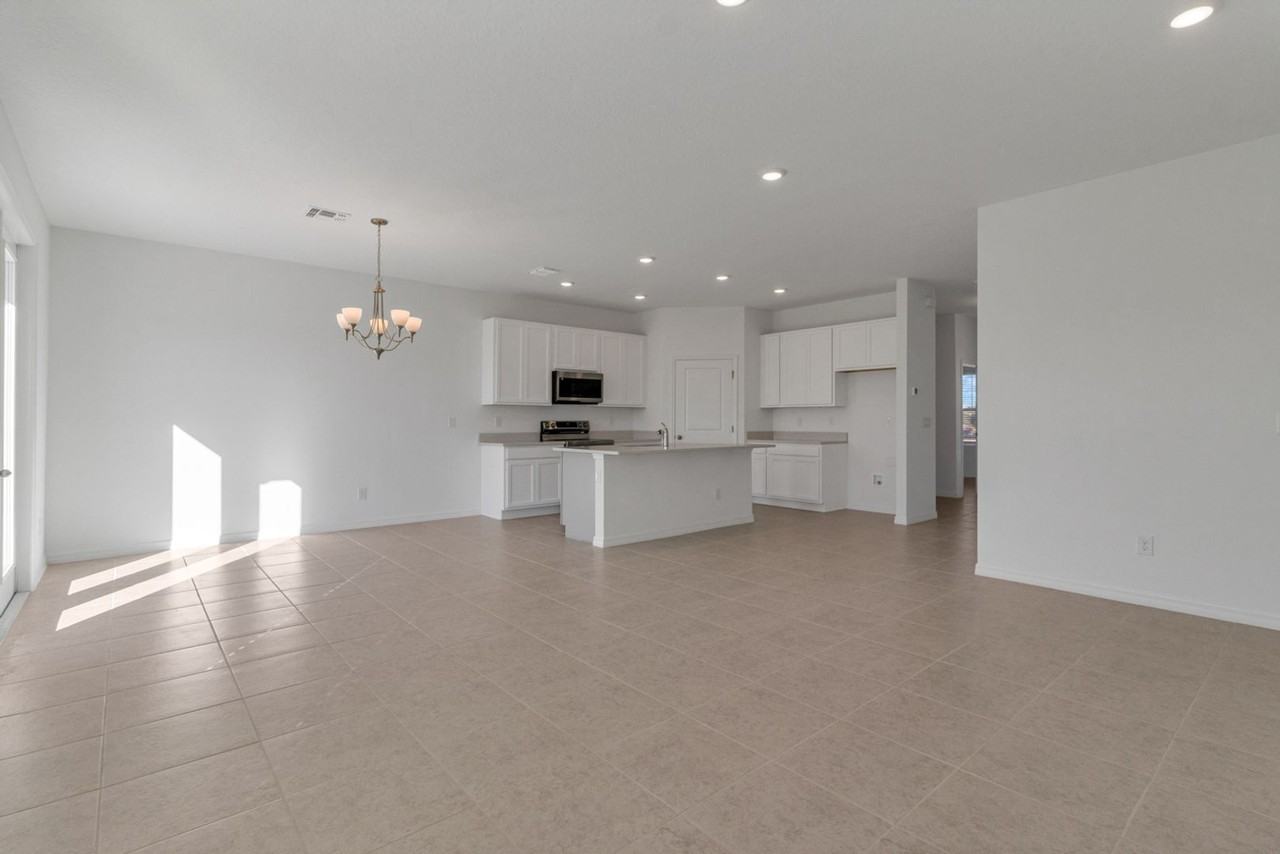 1415 Sterling Pointe Dr - Photo 6 of 38