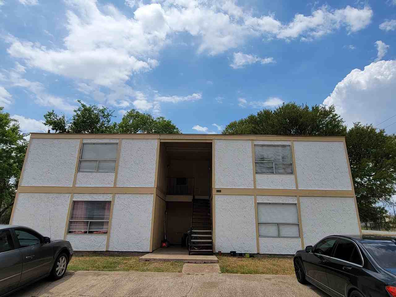 4200 Boyett St Apt D - Photo 2 of 6